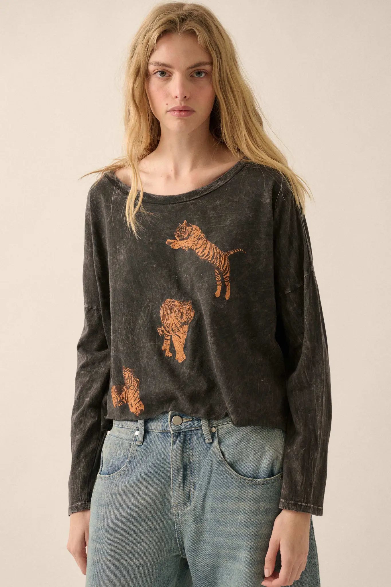 Tiger Trio Cropped Long-Sleeve Graphic Tee