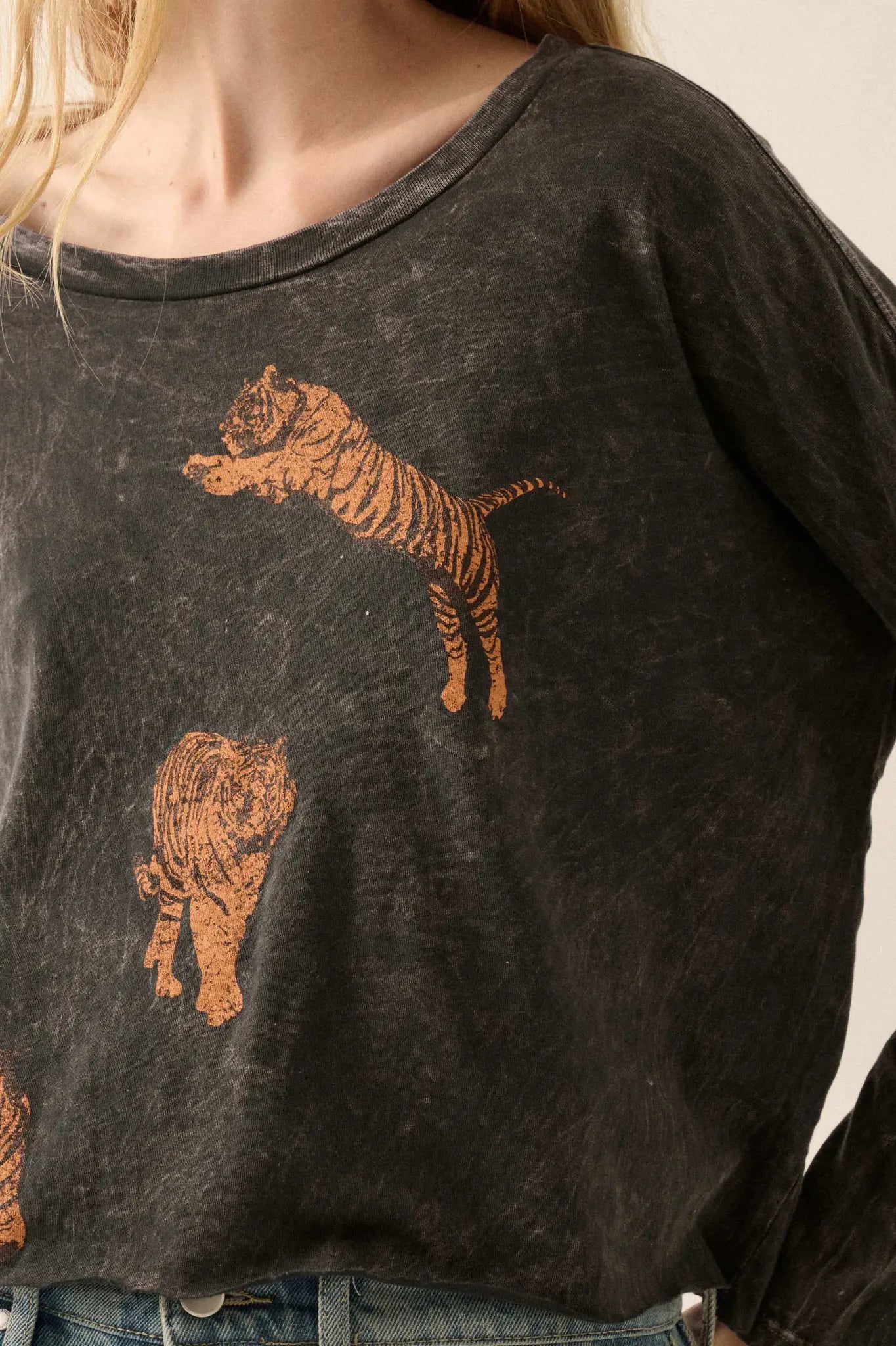 Tiger Trio Cropped Long-Sleeve Graphic Tee
