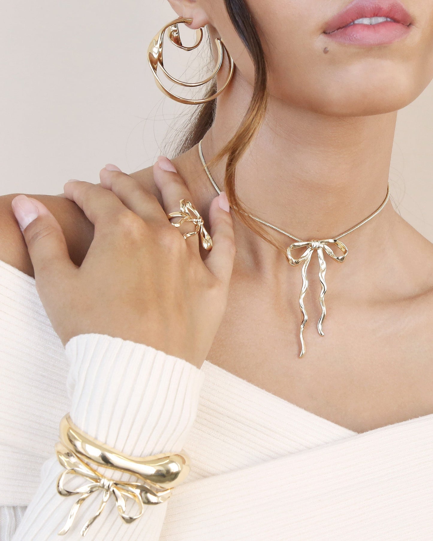 Bow Organica Pendant Necklace
