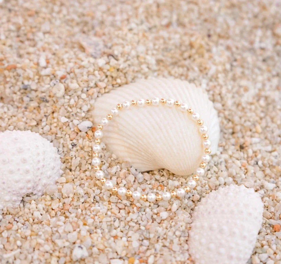 Luci Pearl Gold Bracelet